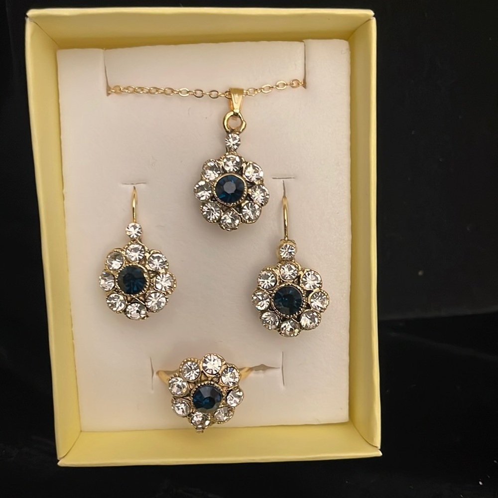 💚 Zirconia and Crystal Jewelry Set